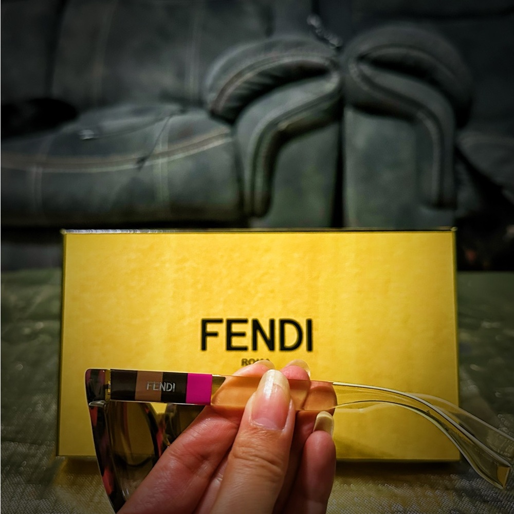 Fendi Sunglasses - Black and purple tortoise style 
❌70%OFF SALE❌ - Picture 10 of 14